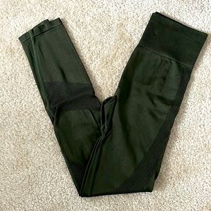 NWOT - PINK VS Green Leggings